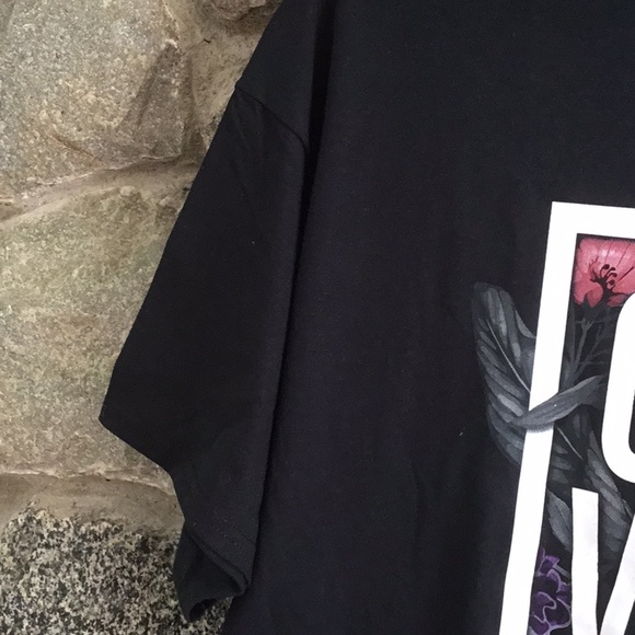 NWT T- Shirt - Picture 3 of 5